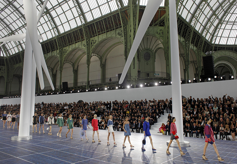 http://www.somoseolicos.com/wp-content/uploads/2012/10/desfile-chanel-aeros.jpg